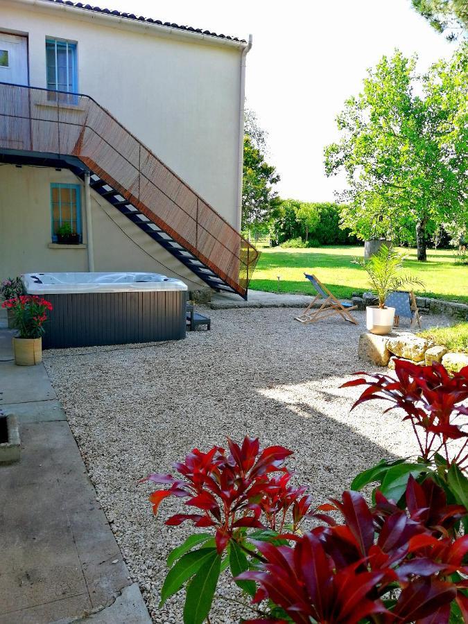 Gîte dans une ambiance végétale avec Spa privatif Jazennes Exterior foto